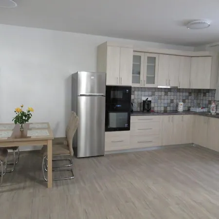 Keszthelyi Foeldszinti Apartman A Belvarosban 凯斯特海伊