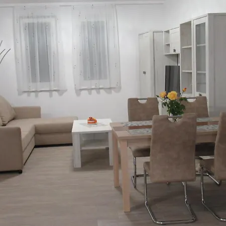 公寓 Keszthelyi Foeldszinti Apartman A Belvarosban 凯斯特海伊