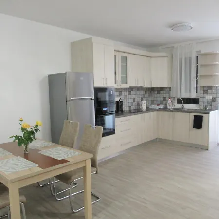 Keszthelyi Foeldszinti Apartman A Belvarosban *
