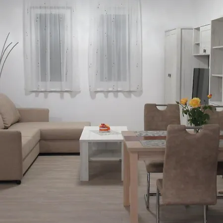 Keszthelyi Foeldszinti Apartman A Belvarosban 凯斯特海伊